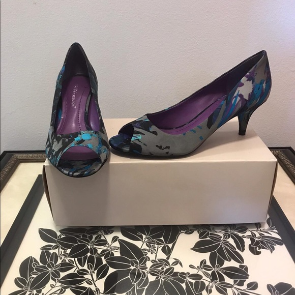 BCBG open toe kitten heels - Picture 2 of 4